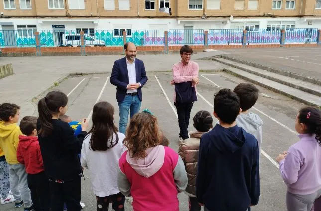 Noticias de Cantabria | El Cántabro | Urraca visita las Olimpiadas Escolares Cántabras en el colegio José Luis Hidalgo