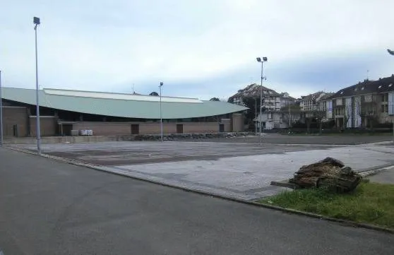 El Ayuntamiento rehabilitará la pista multideporte del Centro de Ocio Playa Dorada