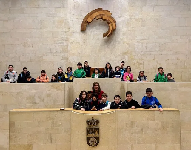  ESTUDIANTES DEL CEIP FERNANDO DE LOS RÍOS DE TORRELAVEGA VISITAN EL PARLAMENTO
