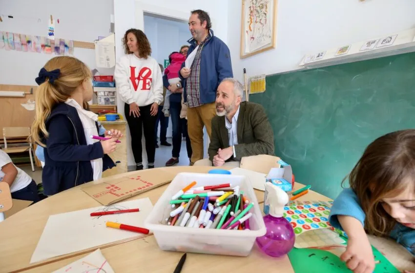  Silva valora las instalaciones y el proyecto educativo del CEIP Ambrosio Díez Gómez que ha considerado «pionero» dentro de la Educación Infantil de Cantabria