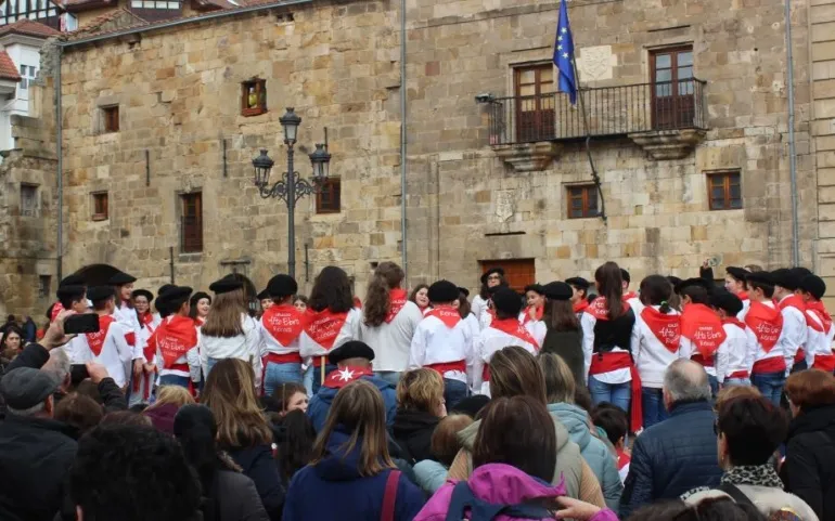  Los colegios reinosanos se sumaron esta mañana a la celebración de las Marzas