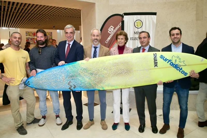  Silva subraya el «privilegio» de Cantabria por acoger una prueba internacional de surf como ‘La Vaca Gigante’ que aúna deporte, educación, naturaleza y sostenibilidad