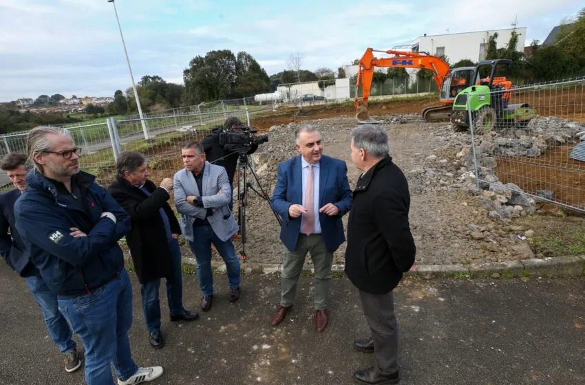  Comienzan las obras de construcción de las viviendas de sustitución de la urbanización Las Llamas II de Argoños para compensar a los afectados por los derribos