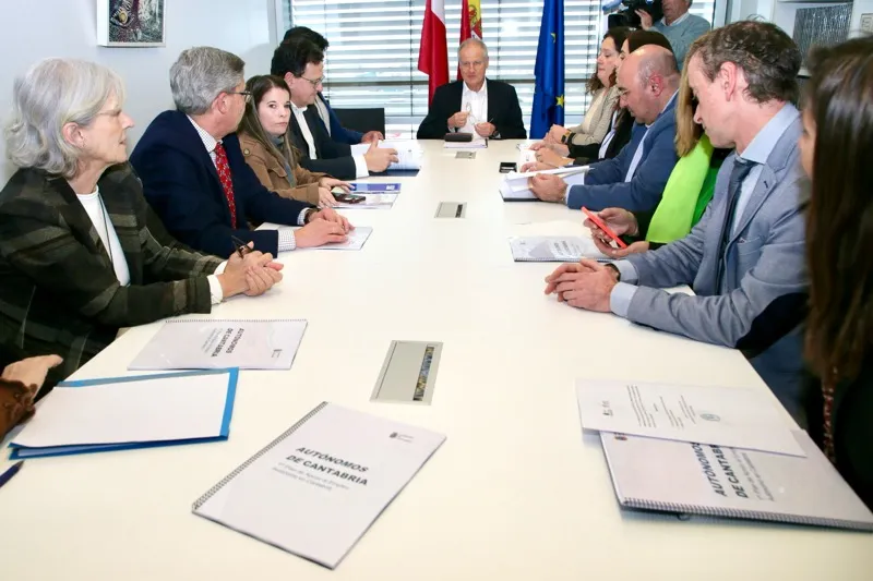  Arasti presenta a la Mesa del Empleo Autónomo el I Plan de Apoyo al sector