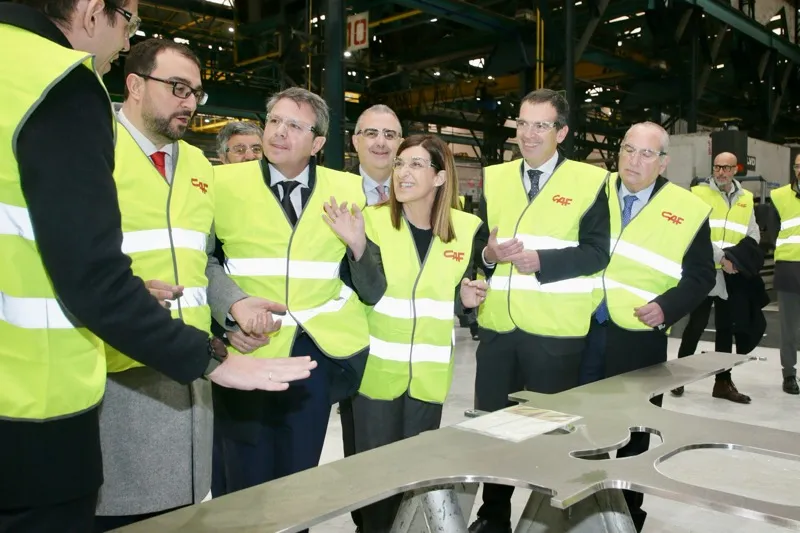  Buruaga demanda al Ministerio de Transportes la «máxima agilidad» en la construcción de los nuevos trenes y un calendario de inversiones en las cercanías