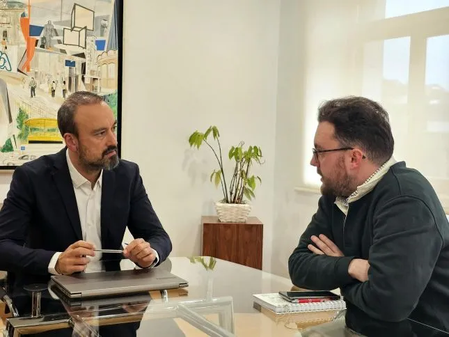 López Estrada recibe al presidente del Consejo de la Juventud de Cantabria, David Sanjuan