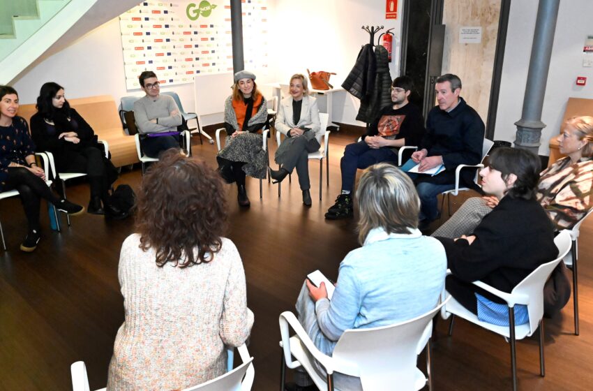  Santander entrega los diplomas a los asistentes al curso de proyectos de economía social