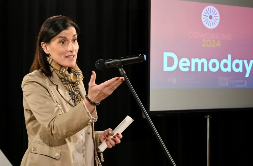  Igual entrega los diplomas a los 19 participantes en la 10ª edición de 'Coworking Santander’