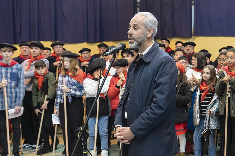  Silva reconoce la labor de los centros educativos de Torrelavega en la divulgación de las marzas