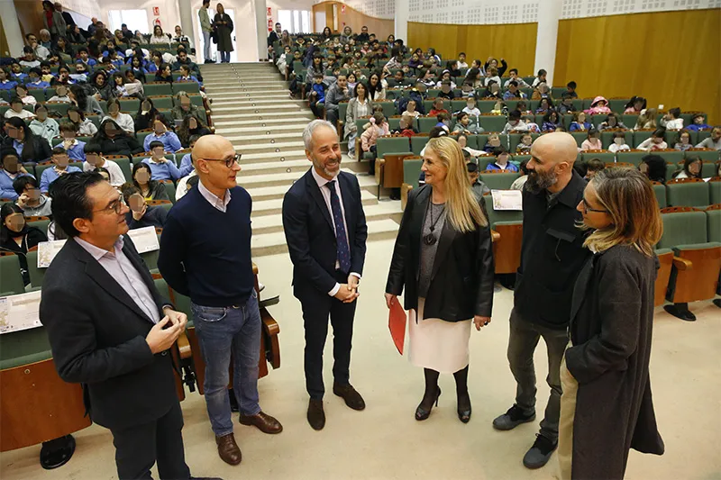  Silva ensalza el Día de las Letras de Cantabria por acercar la literatura regional a las aulas