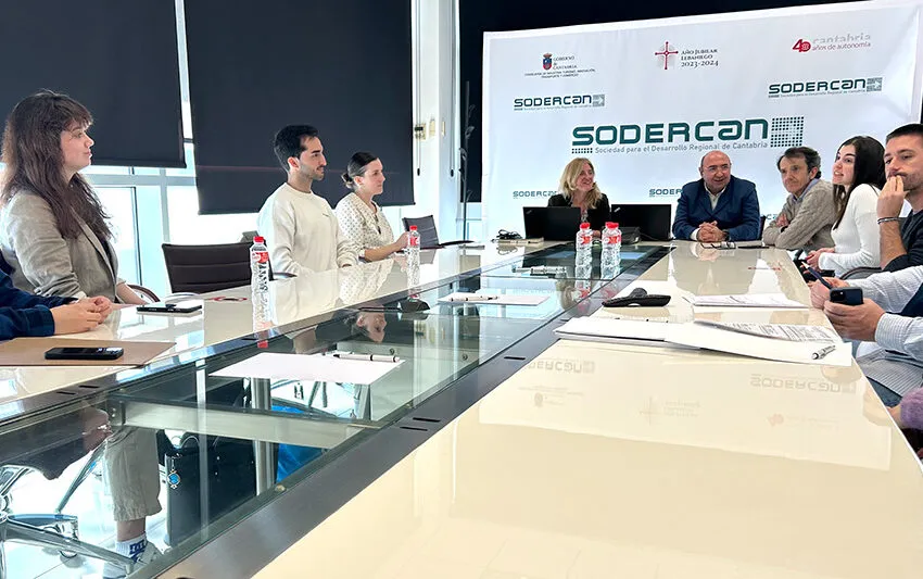  Dos jóvenes cántabros se incorporan a las oficinas del ICEX en Chicago y Dubái