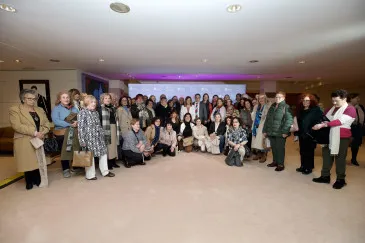  Un centenar de mujeres de Piélagos asiste a la Gala internacional de la mujer organizada por el Gobierno de Cantabria en el Palacio de Festivales