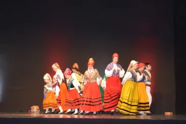  El folclore cántabro y finlandés se encuentran en el Teatro Vimenor de Vioño