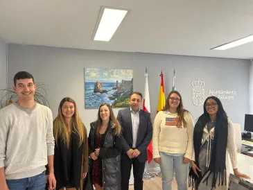  Cinco jóvenes mejoran sus posibilidades de acceder al mercado laboral tras adquirir una experiencia profesional de un año en el Ayuntamiento de Piélagos