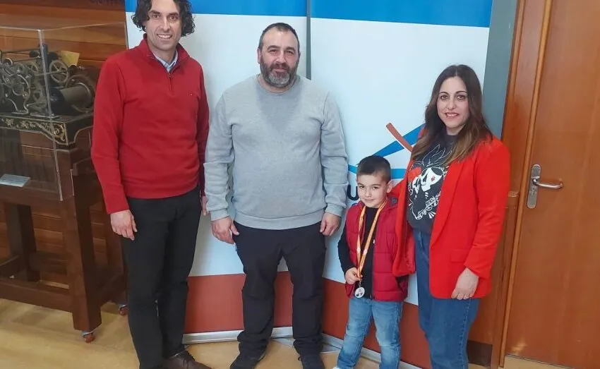 SOBERÓN RECIBE A MARIO GARCÍA GUTIÉRREZ, CAMPEÓN DE CANARICULTURA CON 6 AÑOS