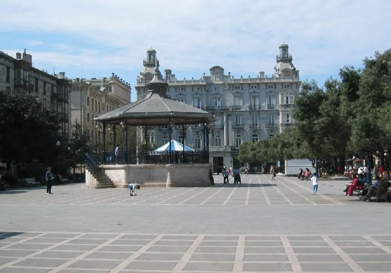  La Universidad de Cantabria acerca su oferta formativa en la Feria Informativa en la plaza Pombo de Santander, este viernes