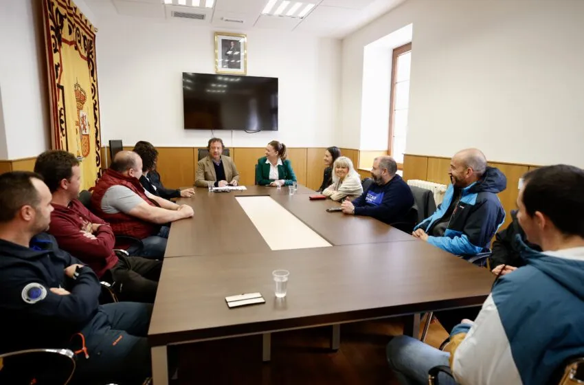  Palencia anuncia que el Gobierno de Cantabria solicitará al Ministerio de Agricultura un plan de ayudas para paliar los efectos de las enfermedades emergentes en la ganadería