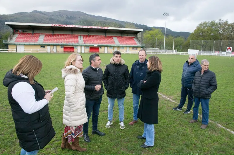  El Gobierno colaborará con el Ayuntamiento de Santiurde de Toranzo en la renovación de su campo de futbol