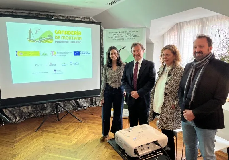  Palencia defiende el pastoreo como parte del ADN de Cantabria y confirma su apoyo a la ganadería extensiva de montaña