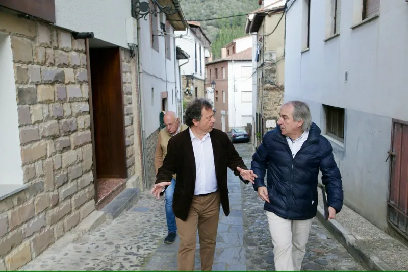  Desarrollo Rural acometerá la segunda y última fase del soterramiento de los cables de tendidos aéreos del casco histórico de Potes