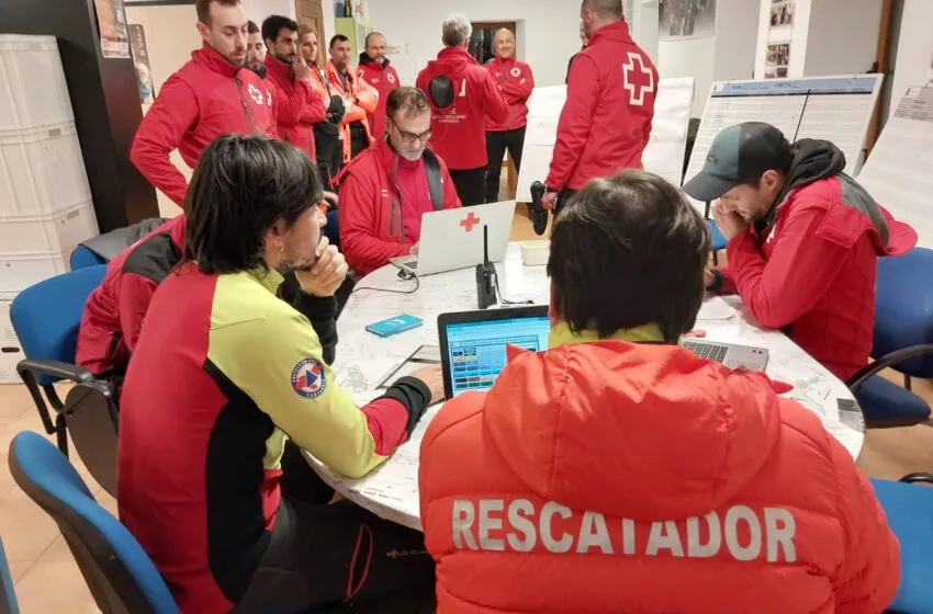 Noticias de Cantabria | El Cántabro | Salen de cueva Vallina en buen estado los cuatro espeleólogos atrapados