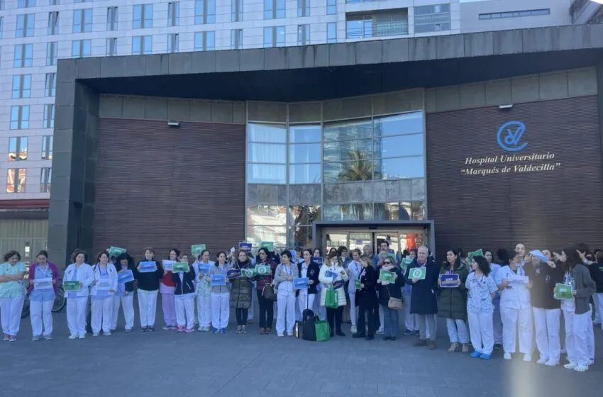  Enfermeras de Cantabria se manifiestan en Santander contra la discriminación y la brecha de género laboral