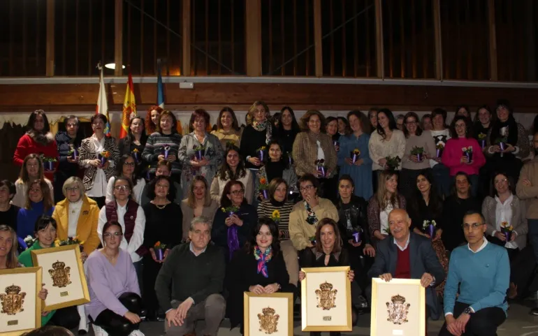 Homenaje del Ayuntamiento de Reinosa a las mujeres que ejercen la docencia en el municipio