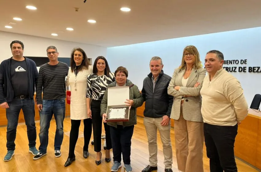  Elena Saiz Juárez, Premio a la Mujer Singular 2024 de Santa Cruz de Bezana
