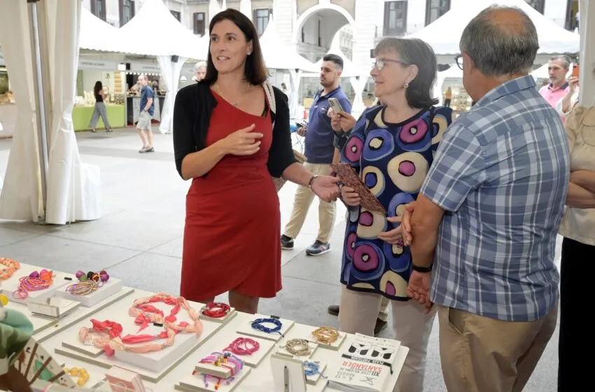  La Plaza Pombo acoge de miércoles a domingo la III Feria de Primavera de Artesanía