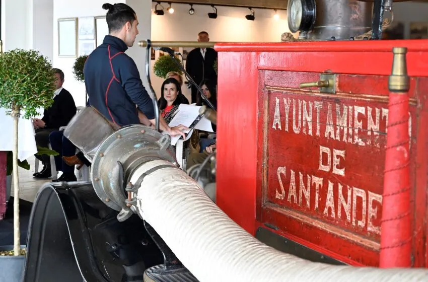 La alcaldesa agradece el esfuerzo de los bomberos para proteger a los santanderinos