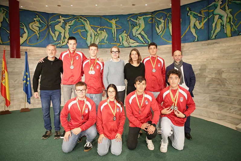  El Gobierno felicita a la selección cántabra de categoría cadete por sus medallas de plata y bronce en el Campeonato de España de Remo