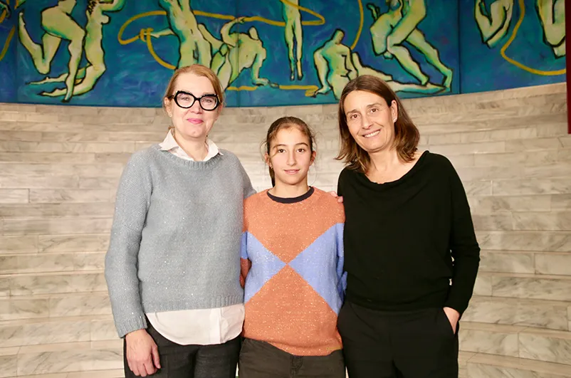  Eva Guillermina Fernández felicita a Eloísa Barreda por su primera medalla de oro internacional en tenis de mesa