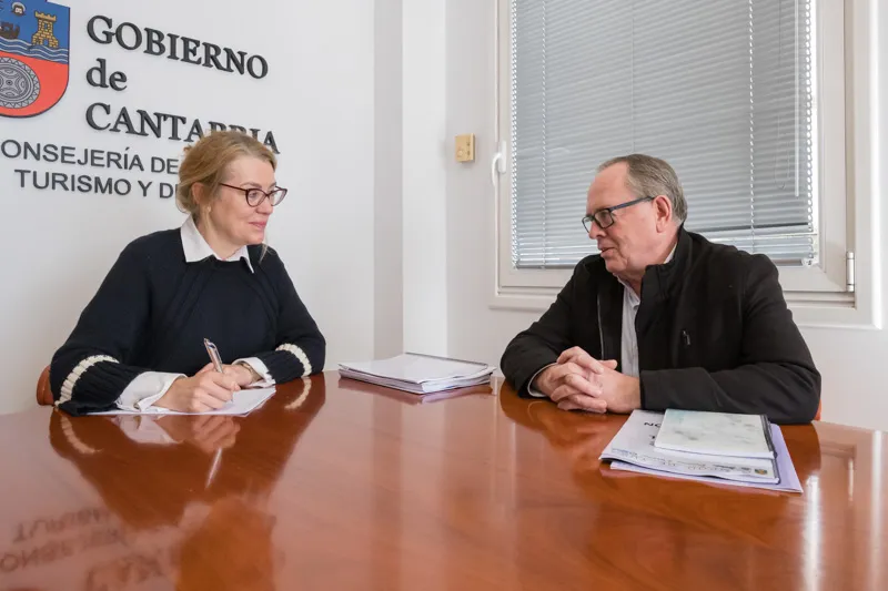  El Gobierno y el Ayuntamiento de Campoo de Yuso estudiarán acciones para promover el desarrollo turístico y deportivo del pantano del Ebro