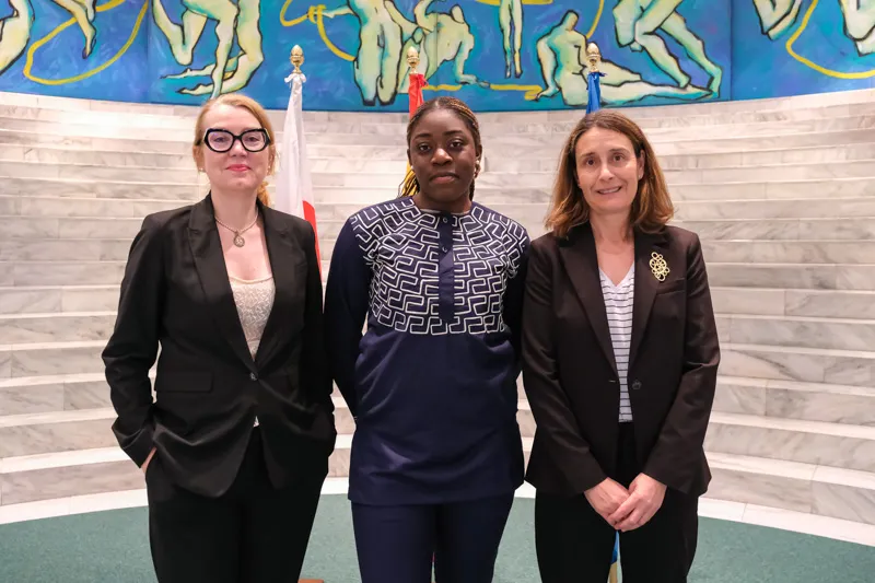  Fernández elogia la «imparable» trayectoria de la atleta cántabra Andrea Tankeu, reciente campeona de España de peso sub-18 short track