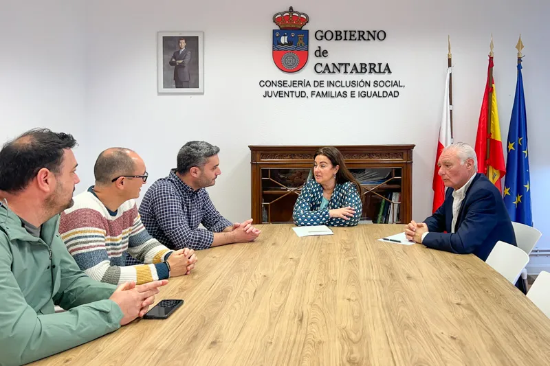  Inclusión Social y Ribamontán al Monte se reúnen para intercambiar propuestas destinadas a desarrollar nuevos servicios en el municipio