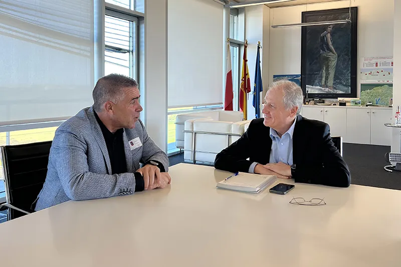  Arasti analiza con el alcalde de Argoños las necesidades de eficiencia energética del municipio