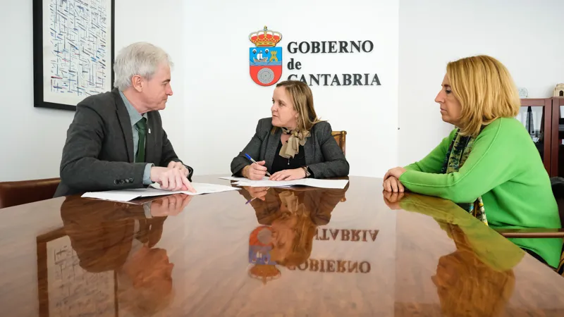  El Gobierno cántabro apoyará el proceso para que las cuatro juntas vecinales de Arnuero cuenten con bandera y escudo