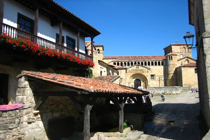  Santillana del Mar, elegida uno de los pueblos más bonitos de España por la revista VIAJAR