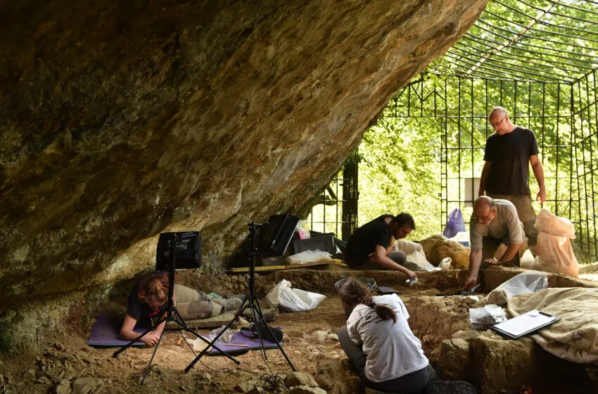  Investigadores del IIIPC descubren restos neandertales de hace 100.000 años en el yacimiento de Axlor