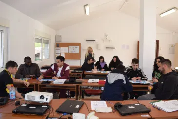  Alumnos de la Escuela de Talento Joven “El Boosstare” de Piélagos adquieren conocimientos clave en inglés para mejorar su inserción laboral en la hostelería