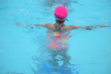  El Ayuntamiento de Piélagos abrirá del 10 al 20 de abril la inscripción en los cursillos de natación que ofertará durante los meses de mayo y junio en Renedo