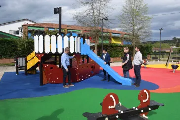  El Ayuntamiento de Piélagos adjudica por un importe cercano a los  500.000 euros la mejora de 14 parques infantiles del municipio