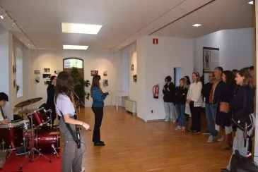  El IES Valle de Piélagos celebra en el Centro Cultural Quijano el X aniversario del Concurso ‘Fotografiar la música’ recordando a Lola Fernández la profesora que puso en  marcha el proyecto