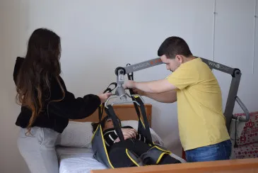  15 personas desempleadas se capacitan como profesionales de atención sociosanitaria y teleasistencia en Piélagos para abrirse un nuevo futuro laboral