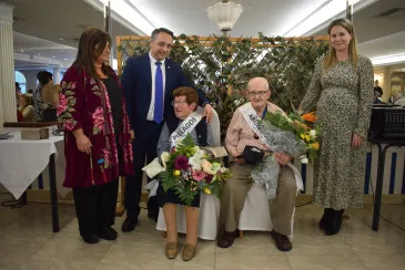  Isabel Michelena Somacarrera y Emiliano Cosío Cosío de 103 y 94 años, respectivamente, reciben el título de abuela y abuelo de Piélagos 2024