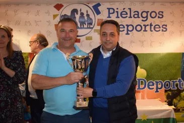  Cerámicas Besaya y Arce-La Encina, ganadores de la Liga de fútbol sala 2023/2024  del Ayuntamiento de Piélagos en las categorías A y B