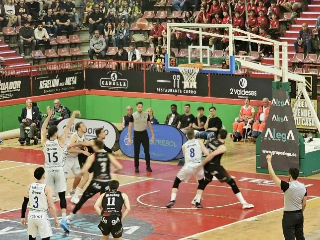  El Ayuntamiento sustituirá las canastas del pabellón Vicente Trueba