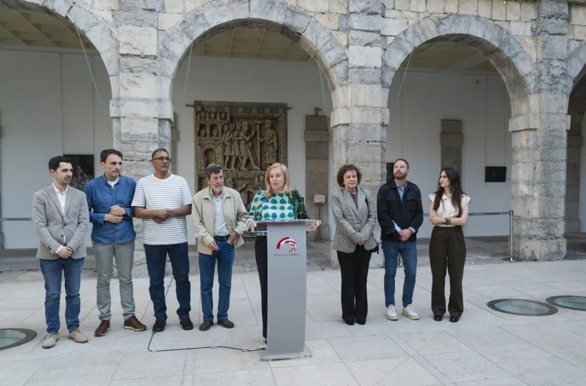 Noticias de Cantabria | El Cántabro | EL VIAJE DE LAS MUJERES DEL DESIERTO SE EXPONE EN EL PARLAMENTO DE CANTABRIA