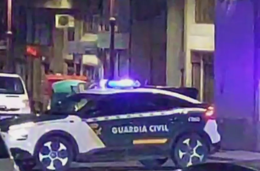 Cuatro personas trasladadas de manera preventiva por inhalación de humo tras un incendio en el balcón de una vivienda de Laredo
