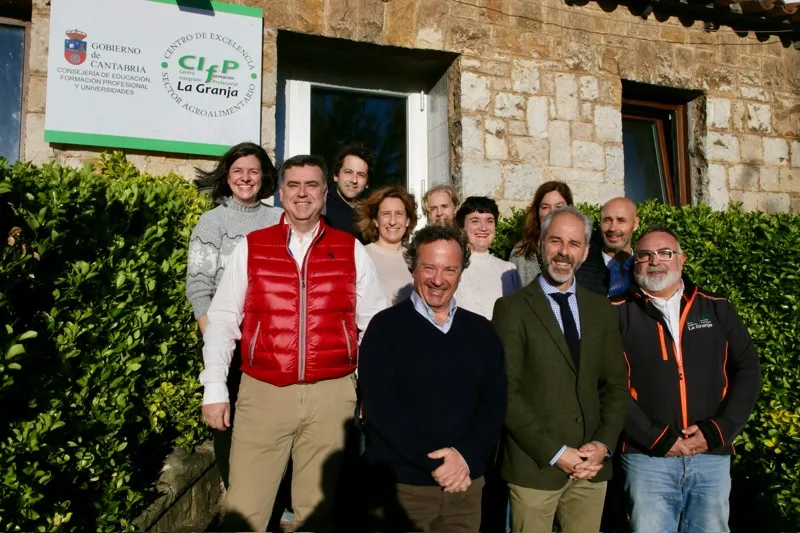  Más de 30 docentes de Centros de Excelencia de toda la geografía nacional asisten en el CIFP La Granja a una acción formativa sobre la raza autóctona bovina Roja Pasiega